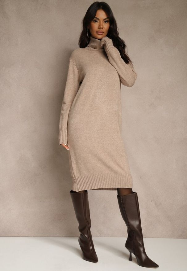 Renee - Beżowa Sweterkowa Sukienka z Bawełną i Golfem Reinaria. Okazja: na co dzień. Typ kołnierza: golf. Kolor: beżowy. Materiał: bawełna. Styl: casual