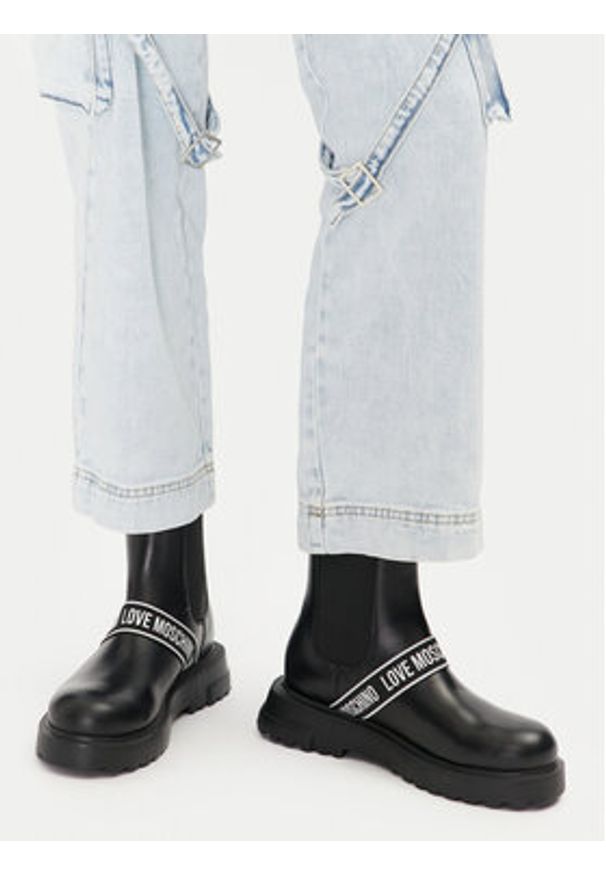 Love Moschino - LOVE MOSCHINO Sztyblety JA24104G1LIA0000 Czarny. Kolor: czarny. Materiał: skóra