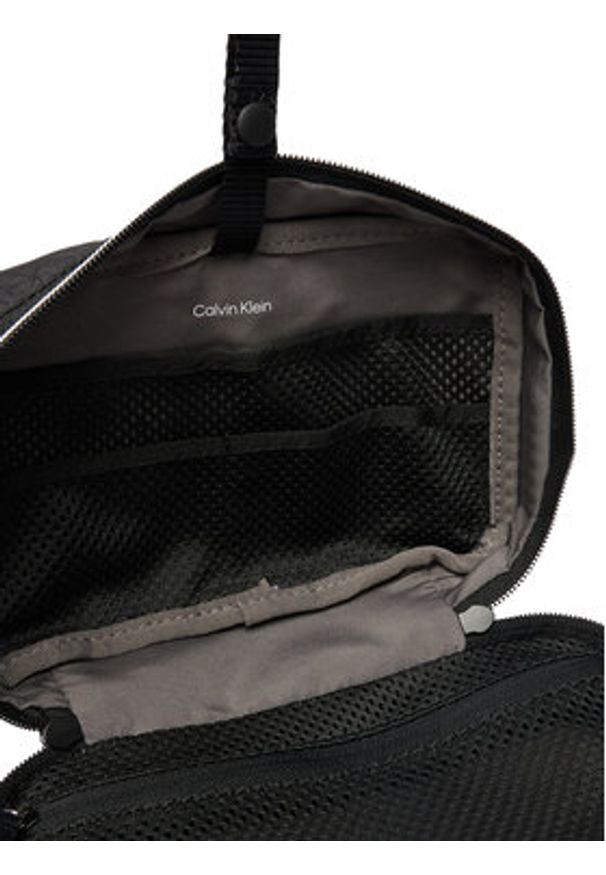 Calvin Klein Kosmetyczka Emblem Aop Washbag LV04D1208G Czarny. Kolor: czarny. Materiał: materiał