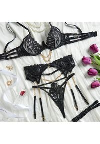 Intica - Komplet bielizny z łańcuszkiem i miękką tkaniną Asena. Kolor: czarny. Materiał: tkanina