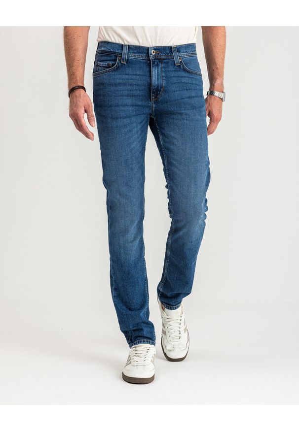 Spodnie Męskie Jeansowe Mustang Vegas Slim Denim Blue 1015043 5000 702, W32 L34. Długość: długie. Styl: klasyczny, elegancki