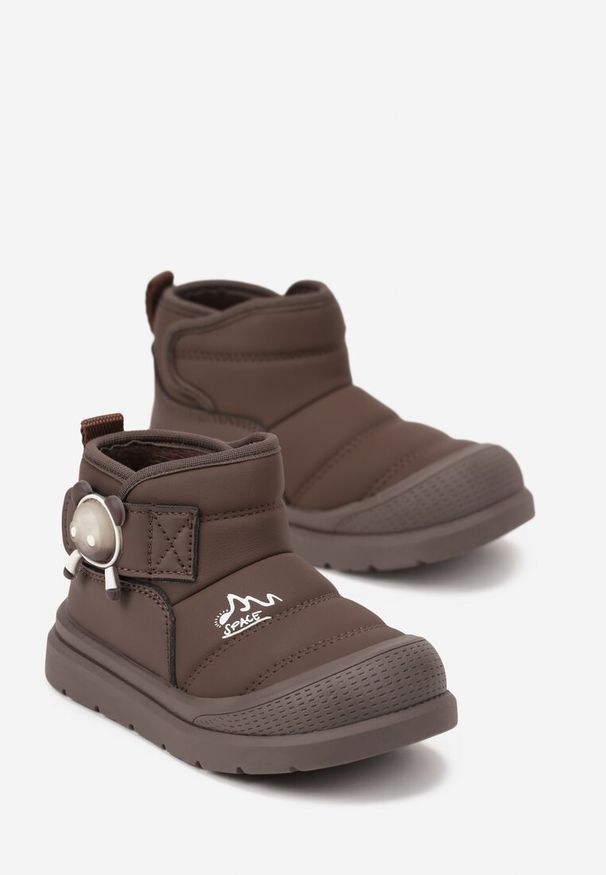 Born2be - Ciemnobrązowe Pikowane Botki Ozdobione Ledami Hlettie. Okazja: na co dzień. Kolor: brązowy. Materiał: jeans. Wzór: aplikacja. Styl: casual, elegancki