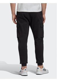 Adidas - adidas Spodnie dresowe Essentials Fleece Regular Tapered Cargo Joggers HL2226 Czarny Regular Fit. Kolor: czarny. Materiał: dresówka, bawełna