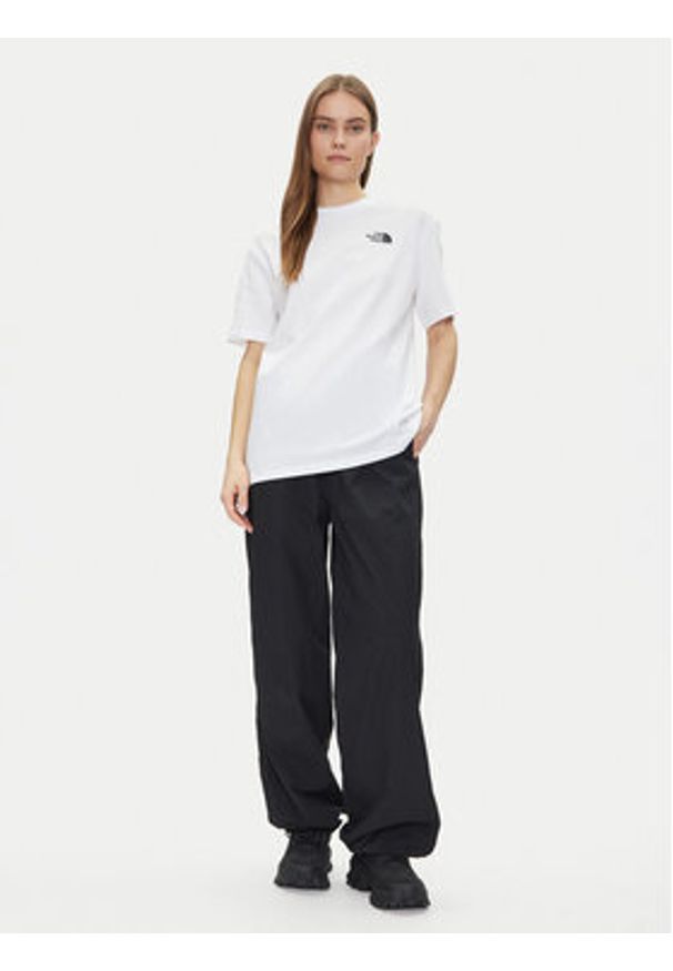 The North Face T-Shirt NF0A87NQFN41 Biały Oversize. Kolor: biały. Materiał: bawełna