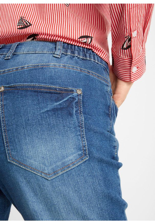 bonprix - Bermudy dżinsowe ze stretchem i wygodnym paskiem. Kolor: niebieski