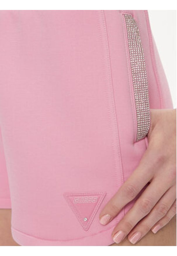 Guess Szorty materiałowe Kiara V4GD16 FL04P Różowy Regular Fit. Kolor: różowy. Materiał: bawełna, syntetyk