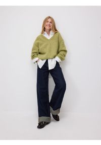 Reserved - Sweter oversize - zielony. Kolor: zielony. Materiał: dzianina