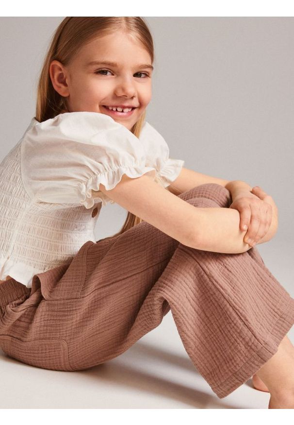 Reserved - Muślinowe spodnie - brązowy. Kolor: brązowy. Materiał: bawełna