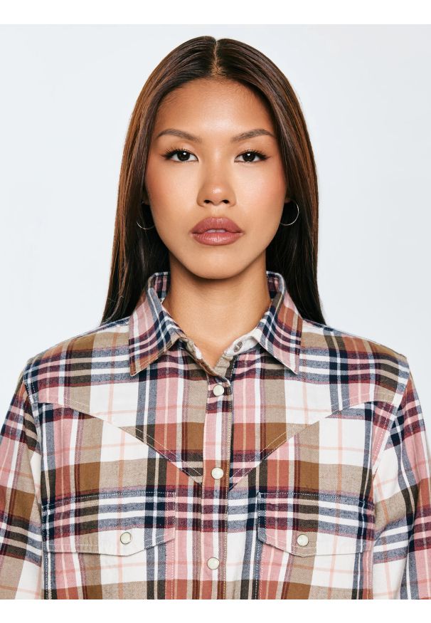 Big-Star - Koszula damska flanelowa w kratę z kolekcji Authentic różowa Nonu 000. Kolor: wielokolorowy. Materiał: jeans, tkanina, bawełna. Wzór: aplikacja, ze splotem, kratka