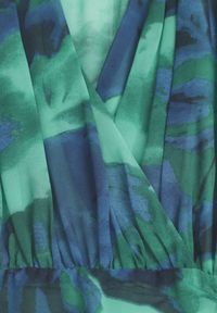 Born2be - Zielona Sukienka Mini z Drapowanym Dołem Falbanką i Kopertowym Dekoltem Elissea. Kolor: zielony. Materiał: materiał. Typ sukienki: kopertowe. Długość: mini #7