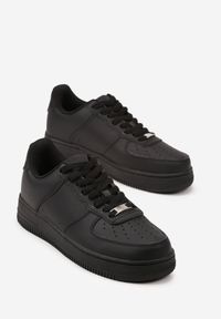 Born2be - Czarne Skórzane Sneakersy Ozdobione Perforacją Rilurea. Okazja: na co dzień. Kolor: czarny. Materiał: skóra. Wzór: aplikacja