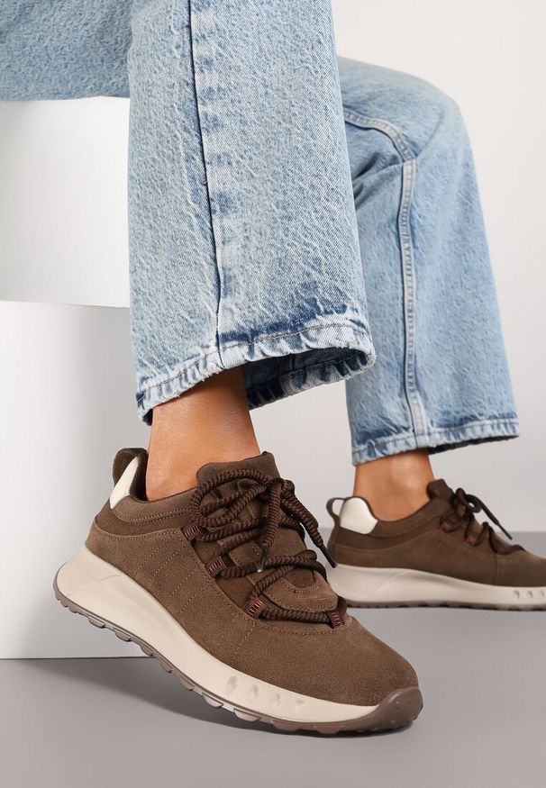 Renee - Brązowe Zamszowe Sneakersy z Wkładką ze Skóry Naturalnej Dolavienne. Okazja: na co dzień. Kolor: brązowy. Materiał: zamsz, skóra