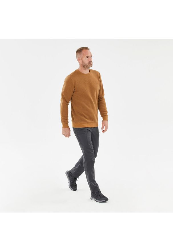 quechua - Sweter turystyczny męski Quechua NH150. Kolor: brązowy, pomarańczowy, wielokolorowy. Materiał: poliester, materiał, elastan, polar, tkanina, prążkowany, dzianina