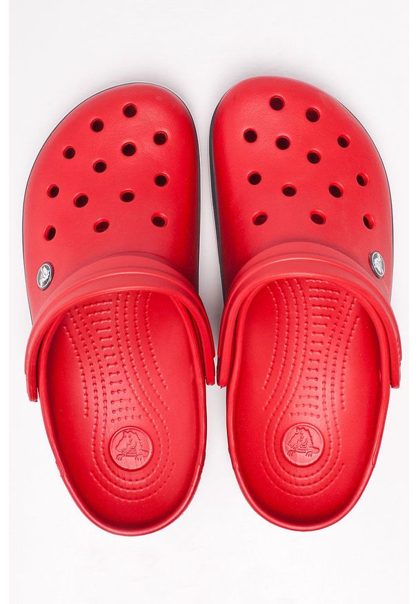 Crocs - Klapki. Nosek buta: okrągły. Kolor: czerwony