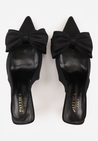 Born2be - Czarne Eleganckie Szpilki z Odkrytą Piętą i Aplikacją w Kształcie Kokardy Anamere. Okazja: do pracy, na wesele, na spotkanie biznesowe, na ślub cywilny. Zapięcie: pasek. Kolor: czarny. Materiał: satyna. Wzór: aplikacja. Obcas: na szpilce. Styl: elegancki #5