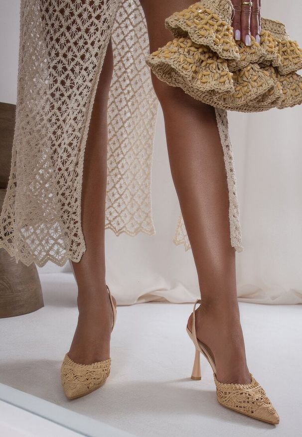 Renee - Beżowe Sandały Slingback na Klepsydrowej Szpilce ze Szpiczastym Noskiem z Plecionki Ucemia. Nosek buta: szpiczasty. Kolor: beżowy. Materiał: len. Sezon: lato. Obcas: na obcasie. Styl: wizytowy, elegancki. Wysokość obcasa: średni