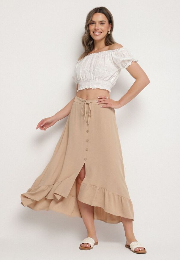 Born2be - Beżowa Asymetryczna Spódnica z Falbanami i Ozdobnymi Guzikami Marolana. Okazja: na co dzień. Kolor: beżowy. Wzór: gładki. Styl: casual, elegancki