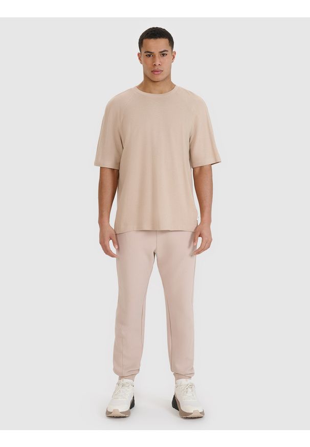 4f - 4F T-shirt oversize z modalem męski - beżowy XXL. Okazja: na co dzień. Kolor: beżowy. Materiał: materiał, bawełna, dzianina. Długość rękawa: krótki rękaw. Długość: krótkie. Styl: casual, klasyczny, sportowy