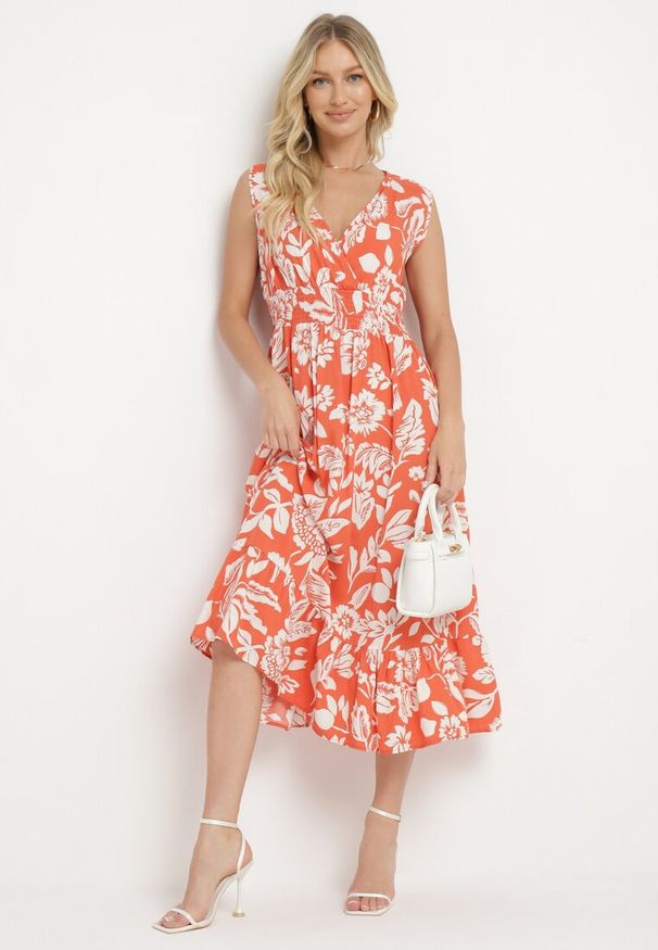 Born2be - Pomarańczowa Rozkloszowana Sukienka z Wiskozy w Kwiaty z Gumką w Talii Eranea. Kolor: pomarańczowy. Materiał: wiskoza. Wzór: kwiaty. Styl: elegancki