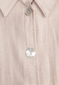 Born2be - Beżowa Koszula Oversize z Wiskozą i Lnem Zdobiona Nieregularnymi Guzikami Inisera. Okazja: na co dzień, do pracy. Typ kołnierza: kołnierzyk klasyczny. Kolor: beżowy. Materiał: wiskoza, len. Długość: długie. Wzór: aplikacja. Styl: casual, klasyczny, elegancki #6