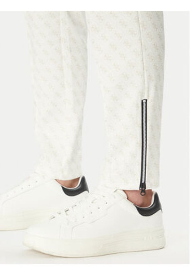 Guess Spodnie dresowe Korbin Z2BB05 FL04Q Écru Regular Fit. Materiał: bawełna