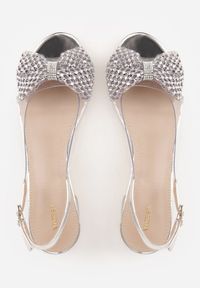 Renee - Srebrne Sandały VICES na Kwadratowym Słupku z Transparentną Cholewką Kokardą i Cyrkoniami Orinrahne. Kolor: srebrny. Materiał: satyna. Obcas: na słupku. Styl: elegancki #5