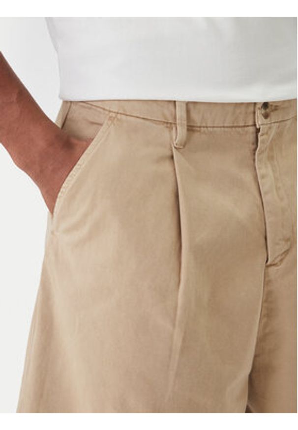 Guess Jeans Szorty materiałowe M6GD40 WGCV1 Beżowy Regular Fit. Kolor: beżowy. Materiał: bawełna