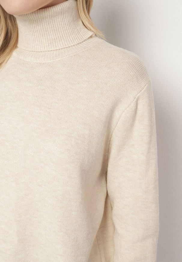 Born2be - Jasnobeżowy Casualowy Golf z Wełną o Prostym Kroju Reiselia. Okazja: na co dzień. Typ kołnierza: golf. Kolor: beżowy. Materiał: wełna. Styl: casual