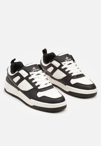 Born2be - Czarno-Białe Płaskie Sznurowane Buty Sportowe Sneakersy z Geometrycznym Wzorem Eliraya. Okazja: na co dzień. Zapięcie: sznurówki. Kolor: czarny. Materiał: jeans, len. Wzór: geometria. Obcas: na obcasie. Wysokość obcasa: niski #2