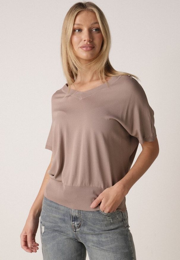 Born2be - Brązowa Bluzka z Wiskozą o Nietoperzowym Kroju Oromeda. Okazja: na co dzień. Kolor: brązowy. Materiał: wiskoza. Styl: casual