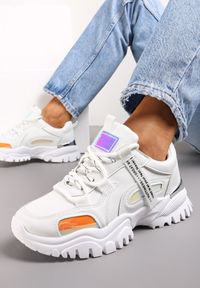 Renee - Białe Sneakersy z Metaliczną Wstawką na Grubej Podeszwie Delivis. Kolor: biały #1