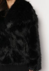 Born2be - Czarna Kurtka Futro z Wsuwanymi Kieszeniami Liriena. Okazja: na spacer, na co dzień. Kolor: czarny. Materiał: futro. Styl: klasyczny, casual, elegancki #3