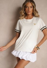 Renee - Biały Bawełniany T-shirt z Sercem Firile. Okazja: na co dzień. Kolor: biały. Materiał: bawełna. Styl: klasyczny, casual #5