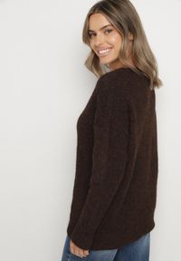 Born2be - Brązowy Sweter z Dodatkiem Wełny i Dekoltem w Serek Estorea. Okazja: na co dzień. Typ kołnierza: dekolt w serek. Kolor: brązowy. Materiał: wełna. Styl: klasyczny, casual, elegancki #6