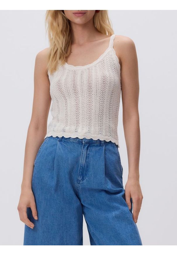 Reserved - Dzianinowy top na ramiączkach - kremowy. Kolor: kremowy. Materiał: dzianina. Długość rękawa: na ramiączkach
