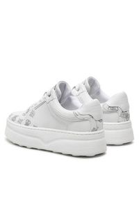 Guess Sneakersy Queenz FLTQNZ FAL12 Biały. Kolor: biały. Materiał: skóra