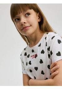 Reserved - Bawełniany T-shirt z haftem - biały. Kolor: biały. Materiał: bawełna. Wzór: haft