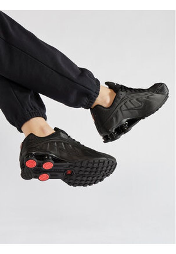 Nike Sneakersy Shox R4 AR3565 004 Czarny. Kolor: czarny. Materiał: materiał
