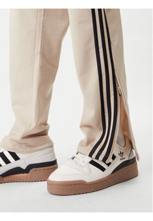 Adidas - adidas Spodnie dresowe Firebird KE6679 Beżowy Loose Fit. Kolor: beżowy. Materiał: syntetyk