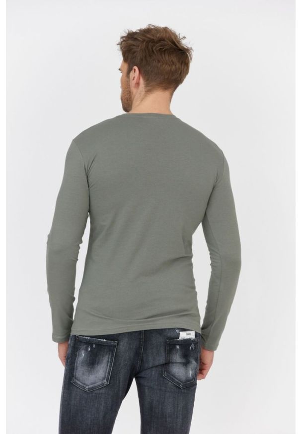 Emporio Armani - EMPORIO ARMANI Zielony longsleeve męski z granatowym logo. Kolor: zielony. Materiał: prążkowany. Długość rękawa: długi rękaw
