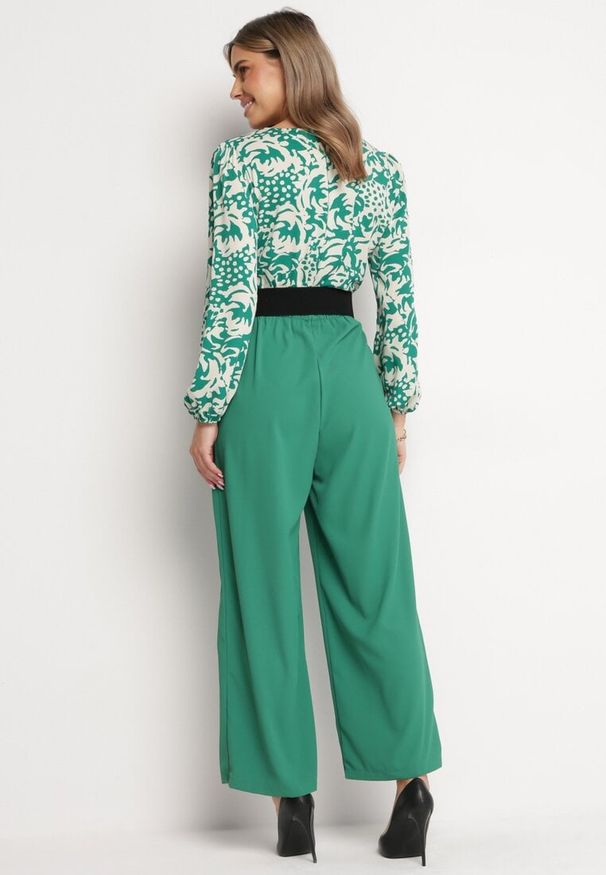 Born2be - Zielono-Biały Kombinezon z Paskiem Góra w Print i Trójkątny Dekolt Hamiora. Kolor: zielony. Wzór: nadruk