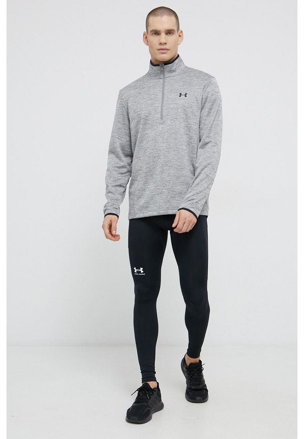 Under Armour Bluza męska kolor szary wzorzysta. Okazja: na co dzień. Kolor: szary. Materiał: dzianina, syntetyk. Długość: krótkie. Styl: casual
