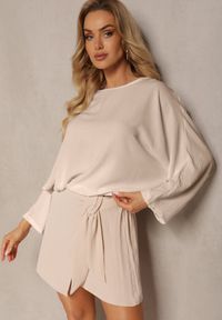 Renee - Beżowe Szorty z Gumką w Talii i Lampasami z Falbanką o Asymetrycznym Wykończeniu Laventa. Okazja: na co dzień. Kolor: beżowy. Styl: elegancki, casual