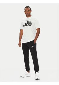 Adidas - adidas T-Shirt Yay Sports Graphic JL9256 Biały Regular Fit. Kolor: biały. Materiał: bawełna