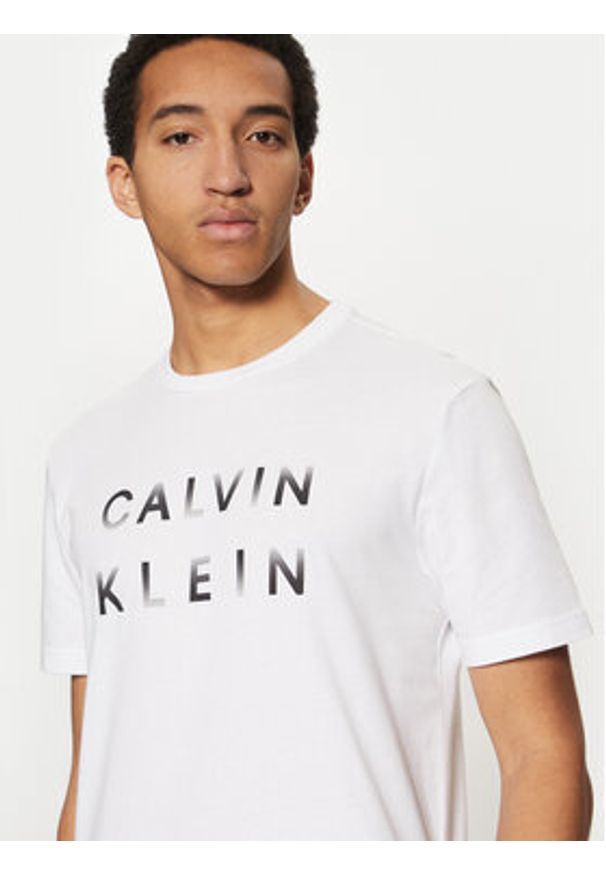 Calvin Klein T-Shirt K10K114156 Biały Regular Fit. Kolor: biały. Materiał: bawełna