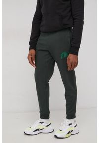 Superdry Spodnie bawełniane męskie kolor zielony z aplikacją. Kolor: zielony. Materiał: bawełna. Wzór: aplikacja