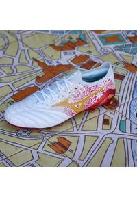Buty piłkarskie Mizuno Morelia Neo Beta SR4 JPN FG. Kolor: żółty, biały, wielokolorowy. Sport: piłka nożna
