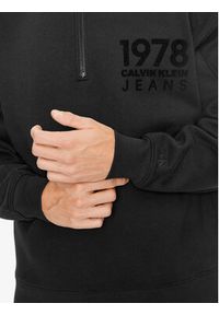 Calvin Klein Jeans Bluza 1978 J30J324100 Czarny Regular Fit. Kolor: czarny. Materiał: bawełna, syntetyk
