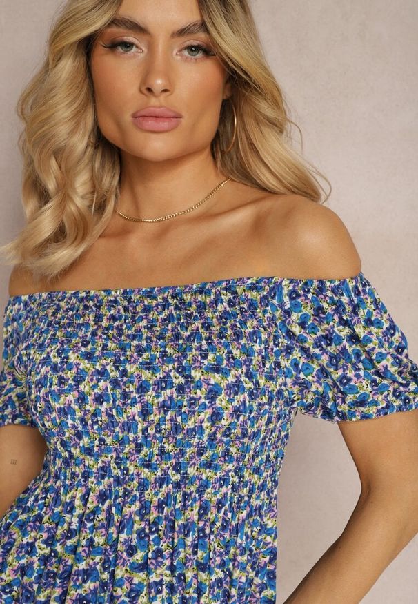 Renee - Granatowa Sukienka Typu Hiszpanka z Wiskozy z Gumkami w Talii Wiariana. Okazja: na spacer. Typ kołnierza: dekolt hiszpanka. Kolor: niebieski. Materiał: wiskoza. Długość rękawa: krótki rękaw. Sezon: lato. Styl: elegancki