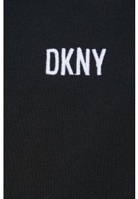 DKNY - Dkny sukienka kolor czarny mini prosta. Okazja: na co dzień. Kolor: czarny. Długość rękawa: krótki rękaw. Wzór: aplikacja. Typ sukienki: proste. Styl: casual. Długość: mini